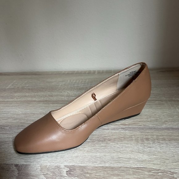 ADRIENNE VITTADINI Palmer Size 7 Faux Leather Wedge Pumps Women's Tan - Picture 4 of 10